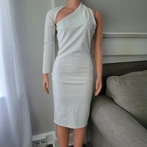 ALIEVA  NWT DASHA MODERN OFF WHITE DRESS SIZE XL.