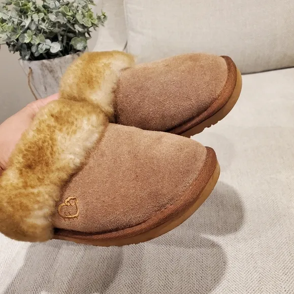 Almost new Lamo Sheepskin slippers size Small EU 37