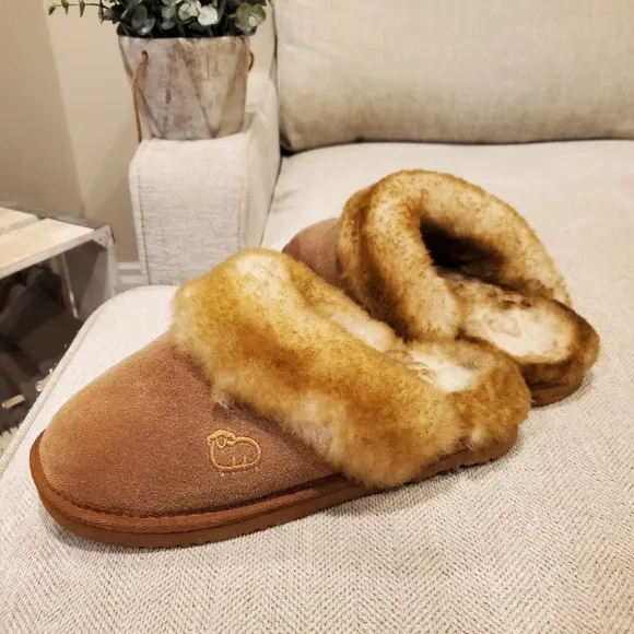 Almost new Lamo Sheepskin slippers size Small EU 37