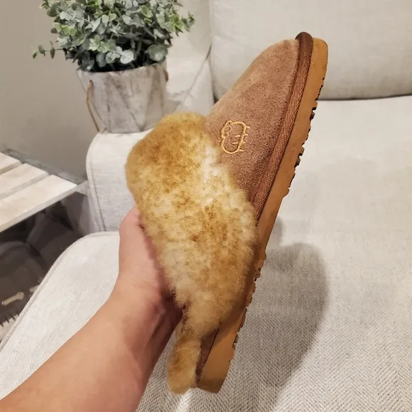 Almost new Lamo Sheepskin slippers size Small EU 37
