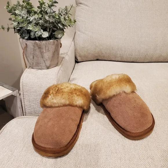 Almost new Lamo Sheepskin slippers size Small EU 37