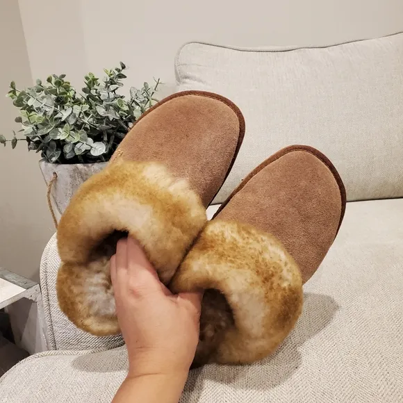 Almost new Lamo Sheepskin slippers size Small EU 37