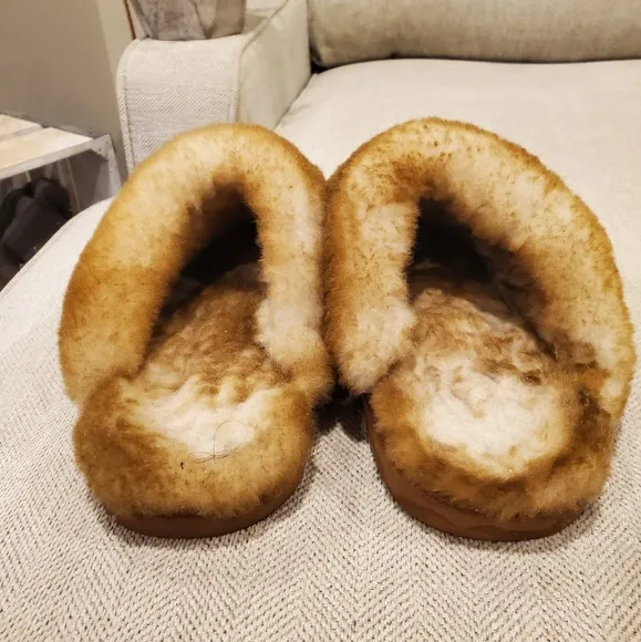 Almost new Lamo Sheepskin slippers size Small EU 37