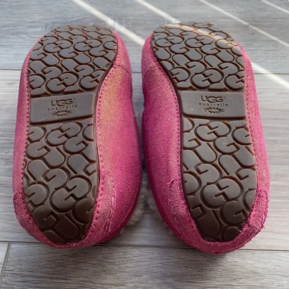 almost new! UGG Size 3 moccasins, rubber flexible sole, OUTSIDE or INSIDE. Pink