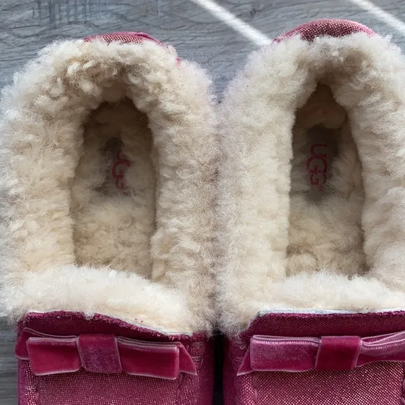 almost new! UGG Size 3 moccasins, rubber flexible sole, OUTSIDE or INSIDE. Pink