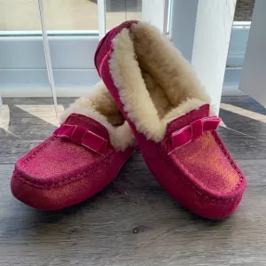 almost new! UGG Size 3 moccasins, rubber flexible sole, OUTSIDE or INSIDE. Pink