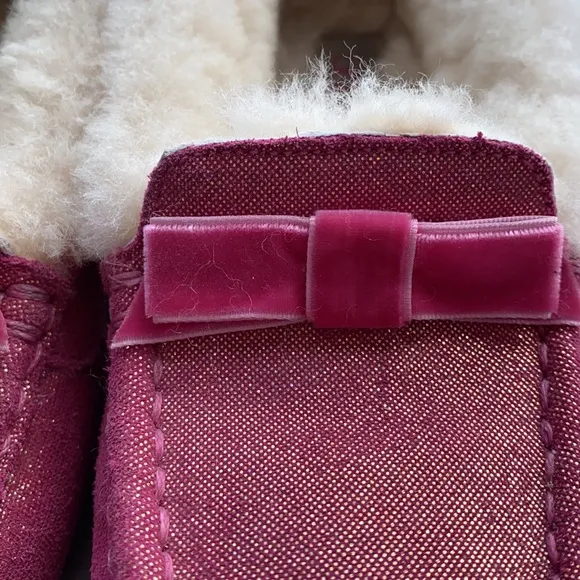 almost new! UGG Size 3 moccasins, rubber flexible sole, OUTSIDE or INSIDE. Pink