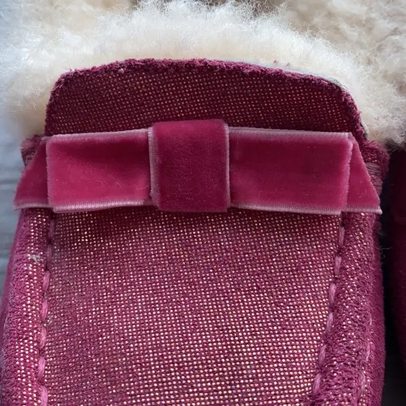 almost new! UGG Size 3 moccasins, rubber flexible sole, OUTSIDE or INSIDE. Pink