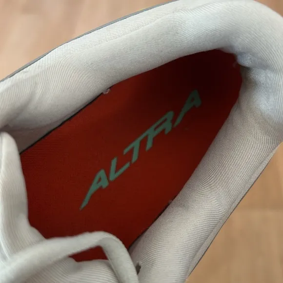 Altra M Via Olympus Men Running Shoes White size 9