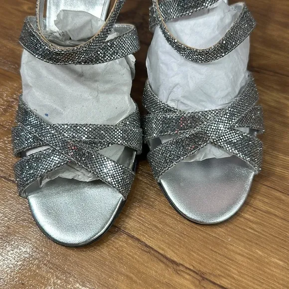 Amalfi by Rangoni Size 8.5 M Colle Silver Glitter Heels Sandals New