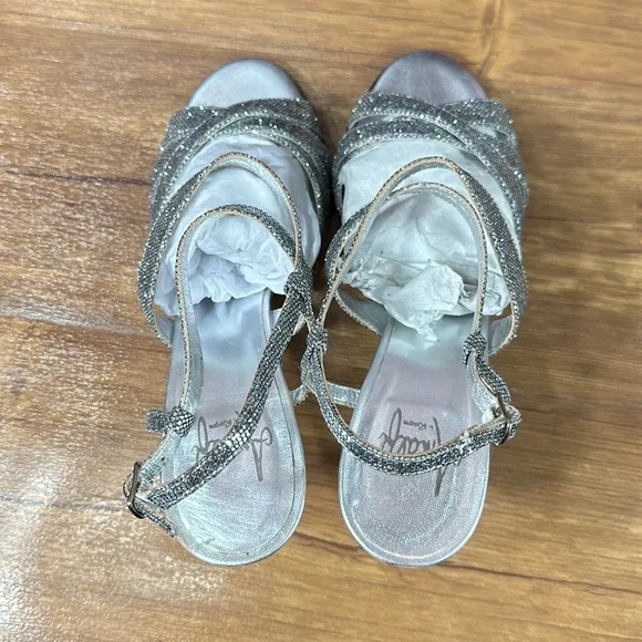 Amalfi by Rangoni Size 8.5 M Colle Silver Glitter Heels Sandals New