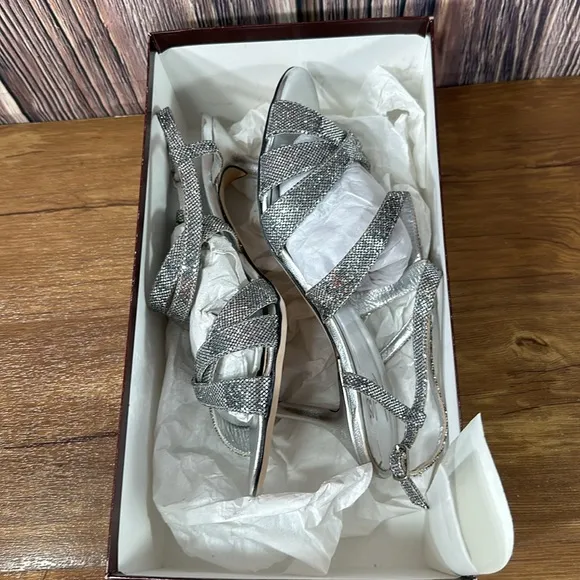 Amalfi by Rangoni Size 8.5 M Colle Silver Glitter Heels Sandals New