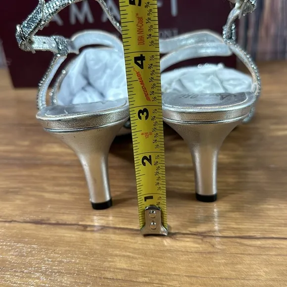 Amalfi by Rangoni Size 8.5 M Colle Silver Glitter Heels Sandals New