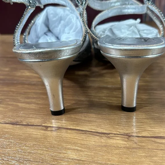Amalfi by Rangoni Size 8.5 M Colle Silver Glitter Heels Sandals New