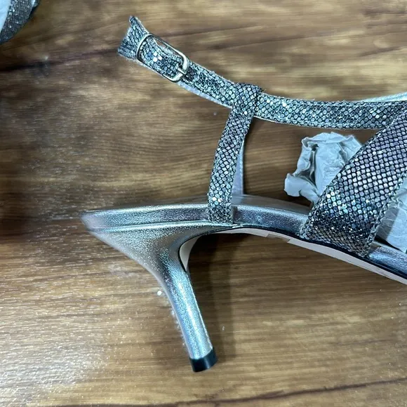 Amalfi by Rangoni Size 8.5 M Colle Silver Glitter Heels Sandals New