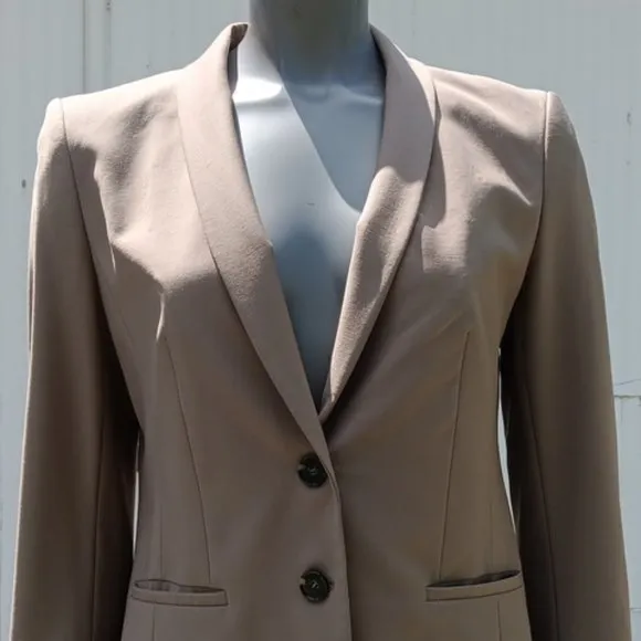 ANN TAYLOR PETITE LADIES (2) BUTTON LUXURY BLAZER