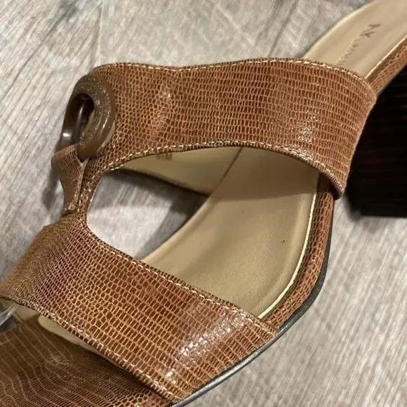 Anne Klein Masummerlin brown leather heeled sandals size 8.5