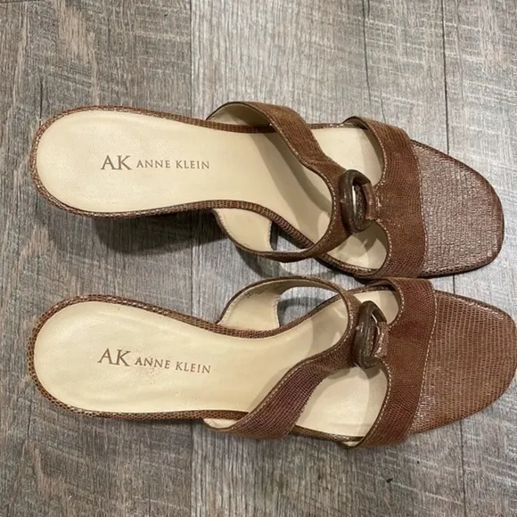 Anne Klein Masummerlin brown leather heeled sandals size 8.5