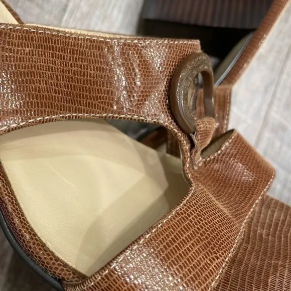 Anne Klein Masummerlin brown leather heeled sandals size 8.5