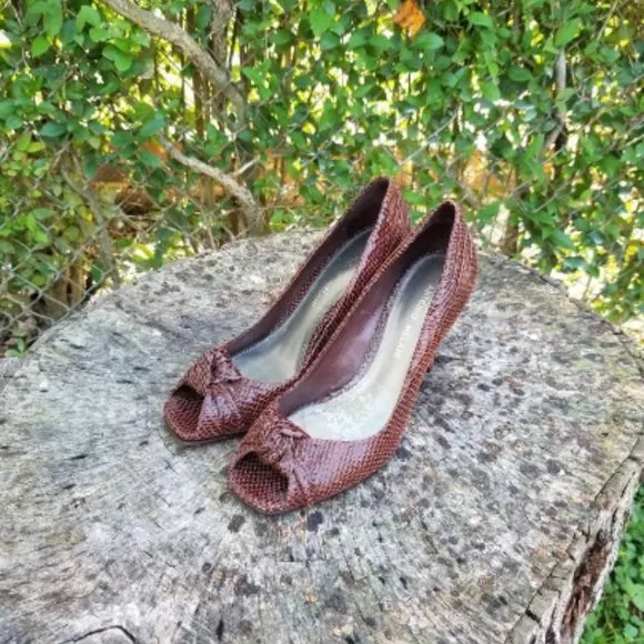 Antonio Melani Snakeskin Pumps Sz 7.5  Peep Toe