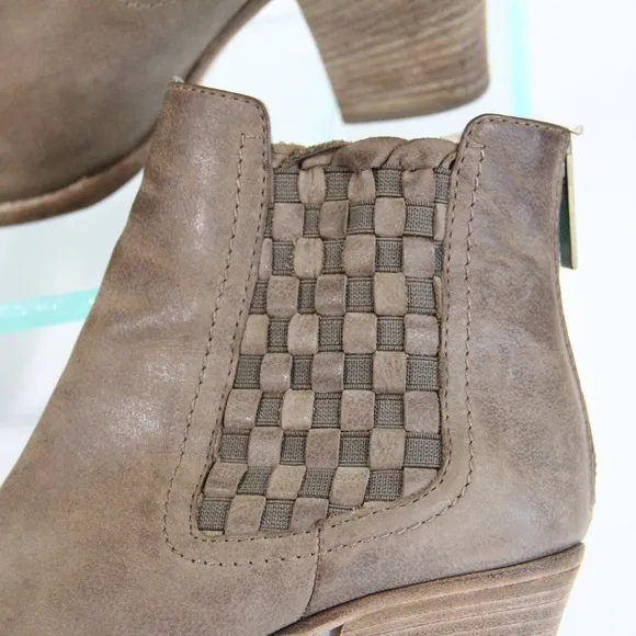 Aquatalia Boots Frannie Ankle Bootie Women Leather Shoes sz 8 made in Italy