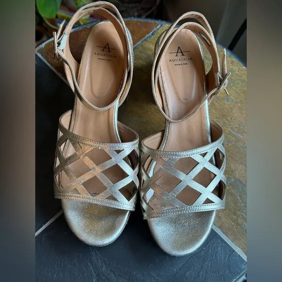 AQUATALIA Gold Platform Sandals SIZE 9