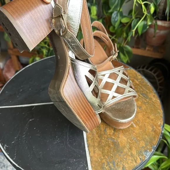 AQUATALIA Gold Platform Sandals SIZE 9