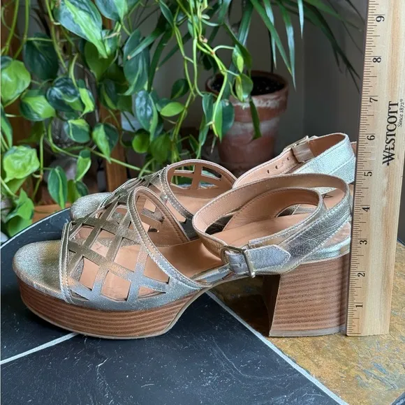 AQUATALIA Gold Platform Sandals SIZE 9