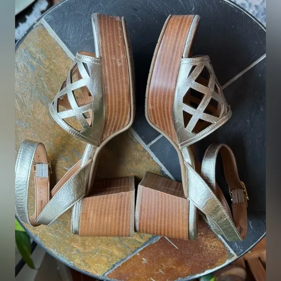 AQUATALIA Gold Platform Sandals SIZE 9