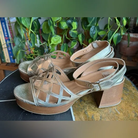AQUATALIA Gold Platform Sandals SIZE 9