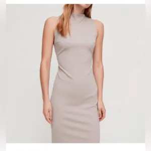 Aritizia Babaton Matheson Modern BodyCon Fitted Elegant Taupe Midi Dress Size 6