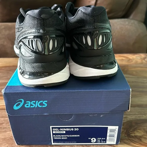 ASICS Women Gel Nimbus 20 Running Shoes NWT SZ 9   Black White Carbon new in box