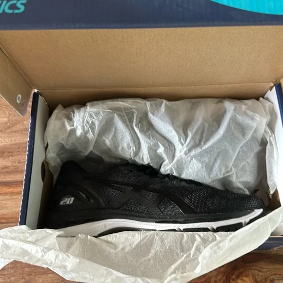 ASICS Women Gel Nimbus 20 Running Shoes NWT SZ 9   Black White Carbon new in box