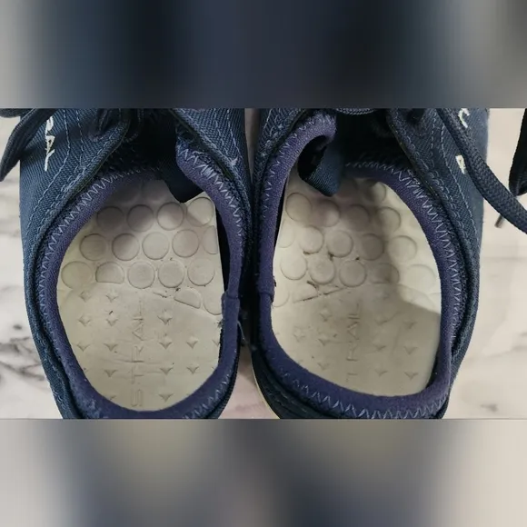 Astral Loyak women's blue waterproof shoes size 6