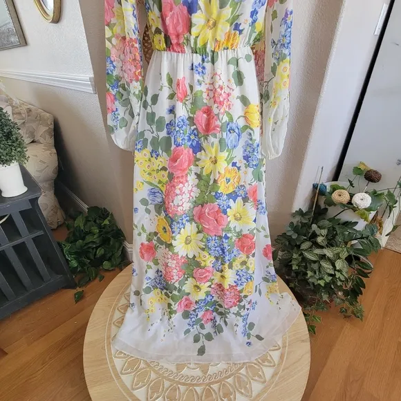 Avalon Classic Vintage Floral Long Sleeve Maxi Dress