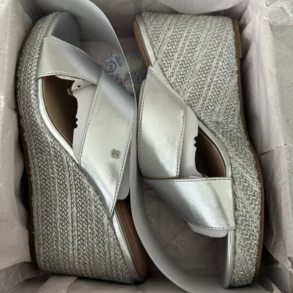 Bandolino Kammie 3 Silver Wedge Sandals Women’s Size 11