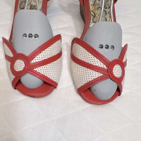 BC Footwear Turbulence Womens Size 8.5 Leather Sandals Wedge Heel Ankle Strap