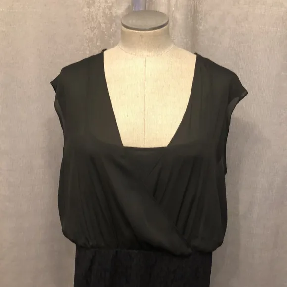 Beautiful and classic BCBG Paris dress
