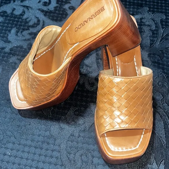 Bernardo Women's Tan Woven Platform Sandals