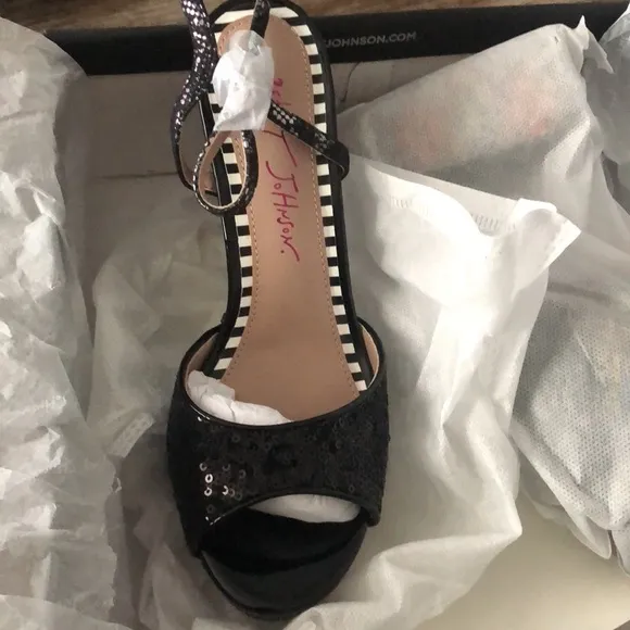 Betsey Johnson Alaia Shoes Plaid Print Platform Sandal NIB 7