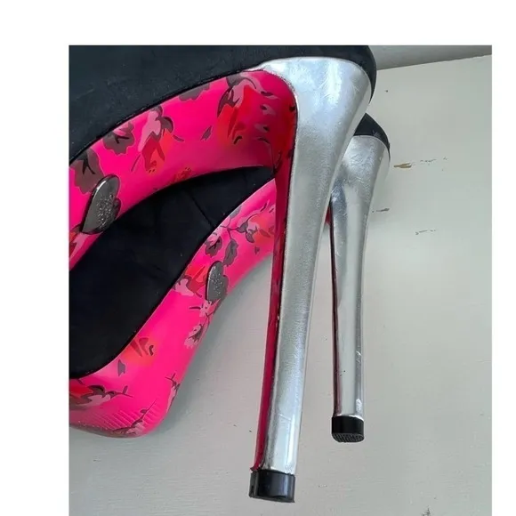Betsey Johnson black suede platform shoes      #002
