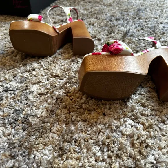 Betsey Johnson Floral Platform Sandals - White and Pink
