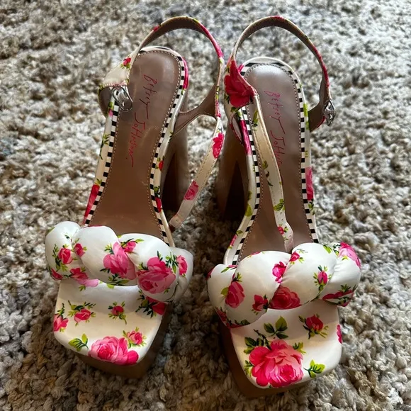 Betsey Johnson Floral Platform Sandals - White and Pink