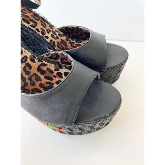 Bettie Page Tiki Klee Platform Wedge Sandals