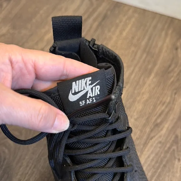 Black Nike Men's High-Top Sneakers
