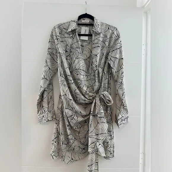 Blush black &amp; white long sleeve leaf pattern business casual modern dress NWT M
