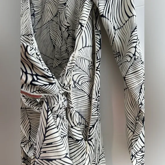 Blush black &amp; white long sleeve leaf pattern business casual modern dress NWT M