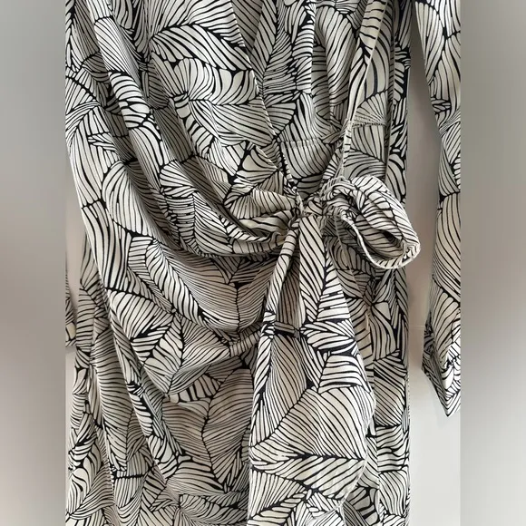 Blush black &amp; white long sleeve leaf pattern business casual modern dress NWT M