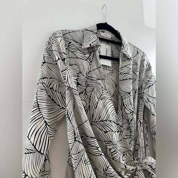 Blush black &amp; white long sleeve leaf pattern business casual modern dress NWT M