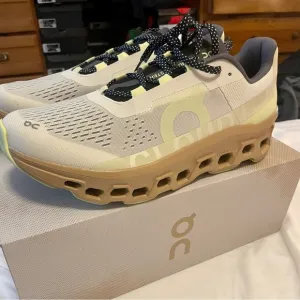 BNIB!  Men’s On Running Cloudmonster in cream &amp; dune.  Size 11.5